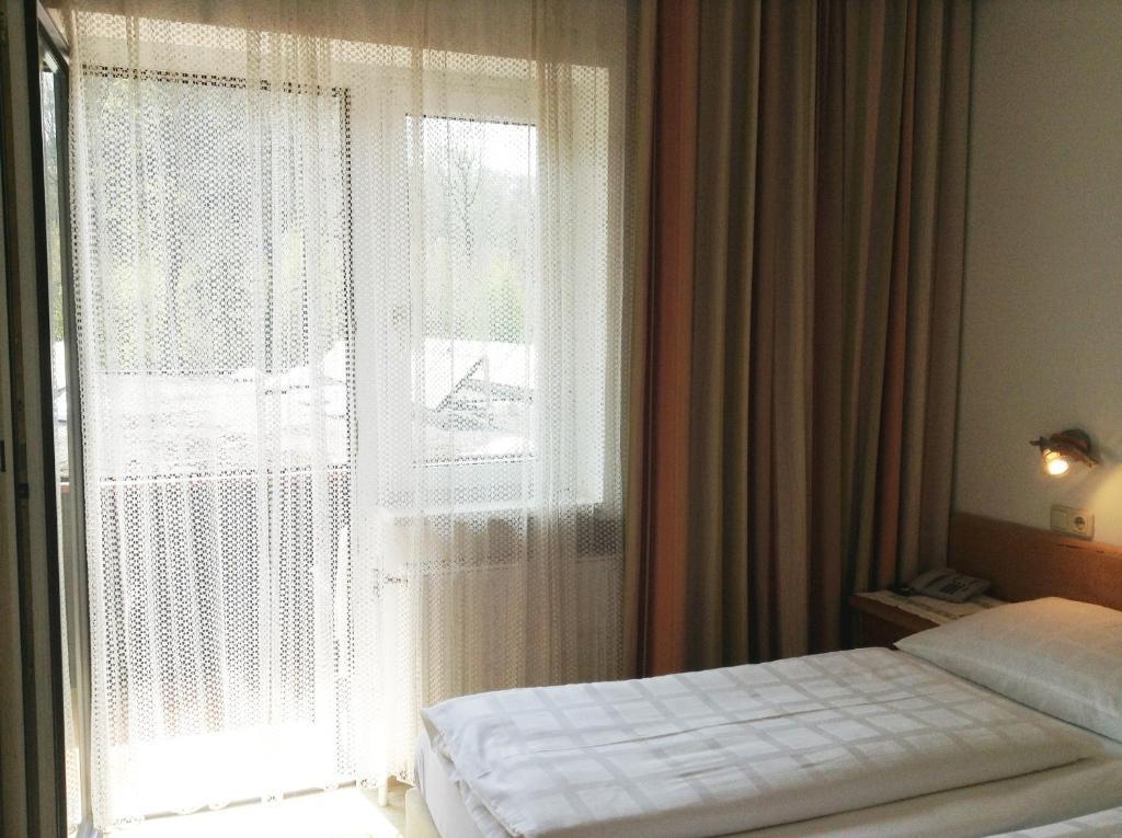 Parkpension Billroth Bad Hall Bagian luar foto